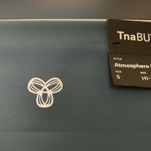 TnaBUTTER™ Atmosphere Flare Hi-Rise Legging - Picture 11 of 12